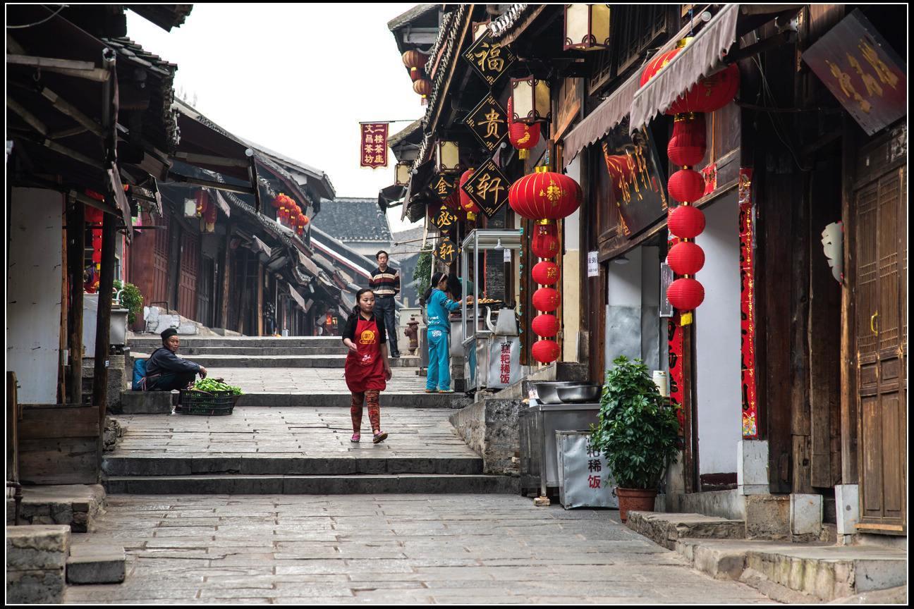 记者:卡塔尔能帮的已经尽力了,就怕赛后全是孙红雷的经典梗图